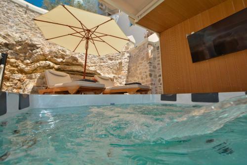 Sea-front Jacuzzi & Garden Luxury Rock Villa Ermioni