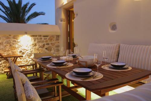 Sea-front Jacuzzi & Garden Luxury Rock Villa Ermioni