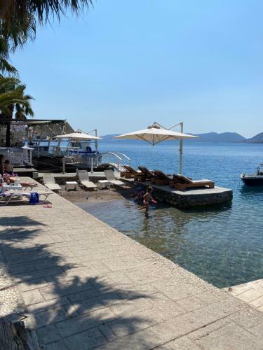 Sea-front Jacuzzi & Garden Luxury Rock Villa Ermioni