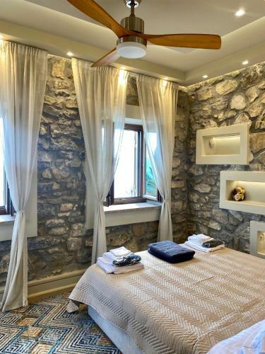 Sea-front Jacuzzi & Garden Luxury Rock Villa Ermioni