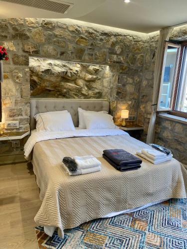 Sea-front Jacuzzi & Garden Luxury Rock Villa Ermioni