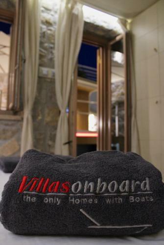 Sea-front Jacuzzi & Garden Luxury Rock Villa Ermioni