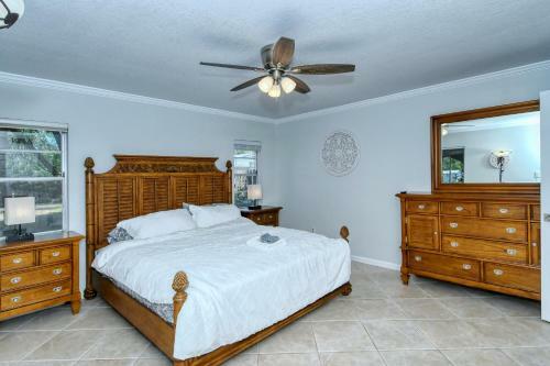 Walk To Beach, Restaurants, Shopping/hot Tub!