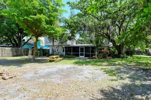 Walk To Beach, Restaurants, Shopping/hot Tub!