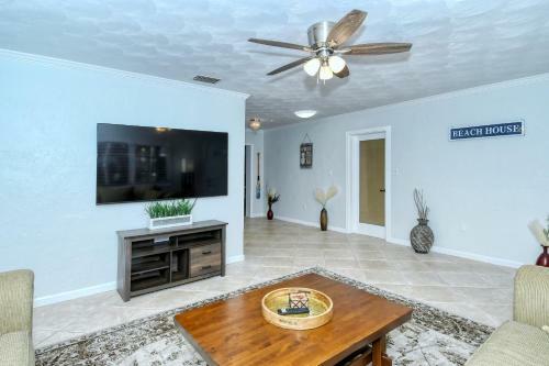 Walk To Beach, Restaurants, Shopping/hot Tub!