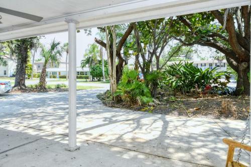 Walk To Beach, Restaurants, Shopping/hot Tub!