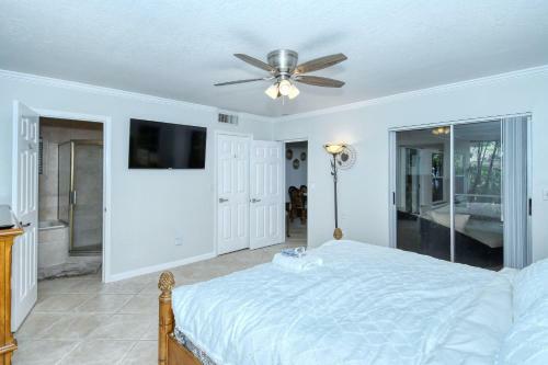 Walk To Beach, Restaurants, Shopping/hot Tub!