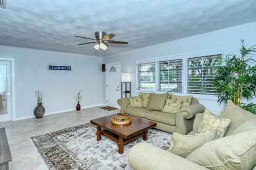 Walk To Beach, Restaurants, Shopping/hot Tub!