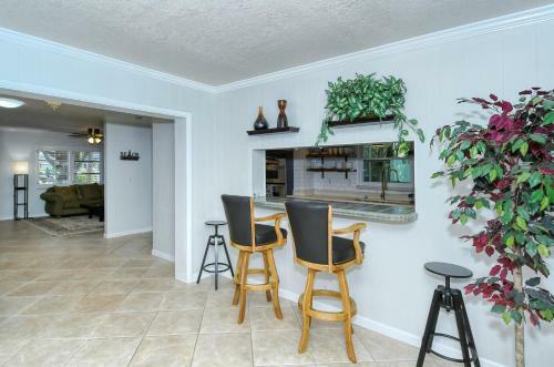 Walk To Beach, Restaurants, Shopping/hot Tub!