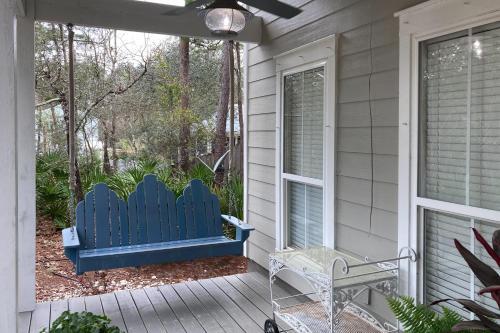 Under The Oaks Cottage In Blue Mountain Beach
