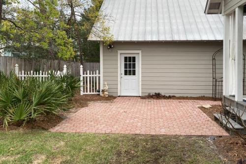 Under The Oaks Cottage In Blue Mountain Beach