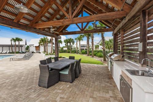Town Of Prominence 326b- Seaside Paradise