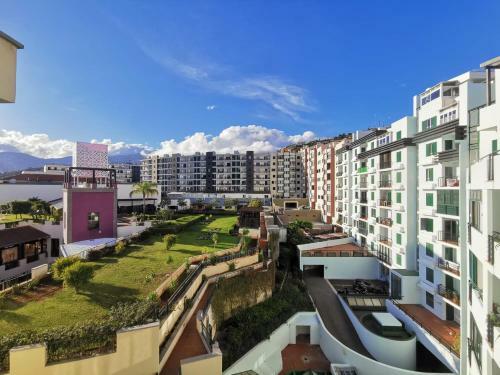 Sun Island Apartments