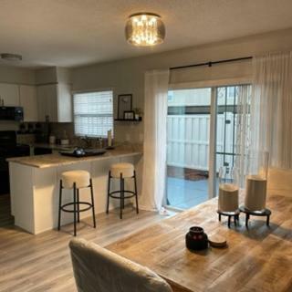 Apartamento Modern Townhome