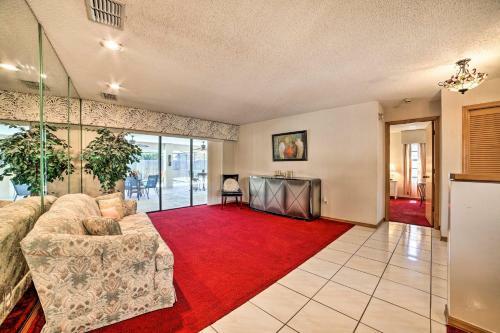 Relaxing Tampa Abode With Screened Lanai And Pool