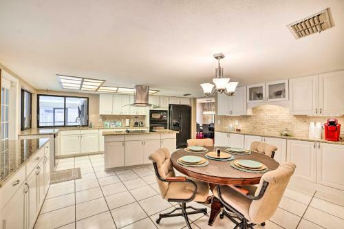 Relaxing Tampa Abode With Screened Lanai And Pool