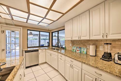 Relaxing Tampa Abode With Screened Lanai And Pool