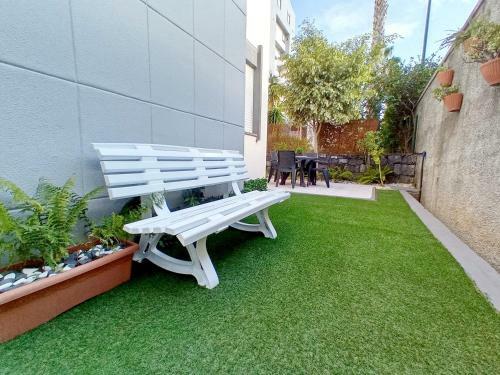 Garden's Apartment