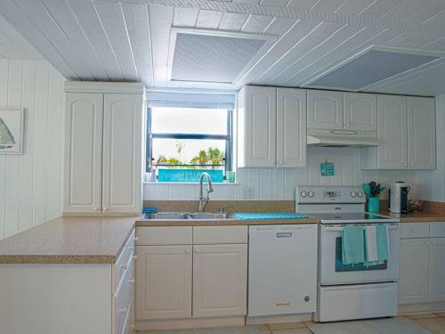 Sunset Beach Rowe House- 3 Decks W/ Beach Views