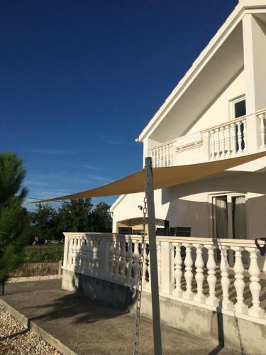 Villa Zerava Nin