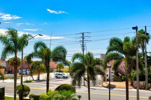 101 - Palms Of Treasure Island