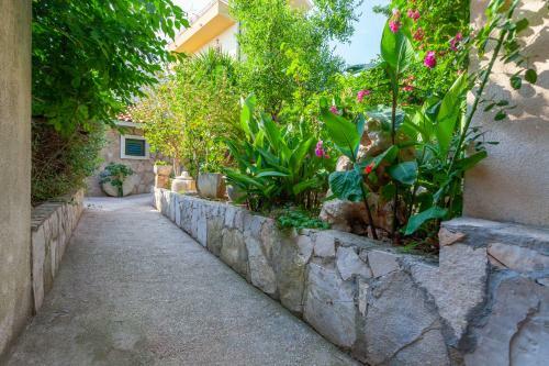 Sea And Lemon Tree Apartment