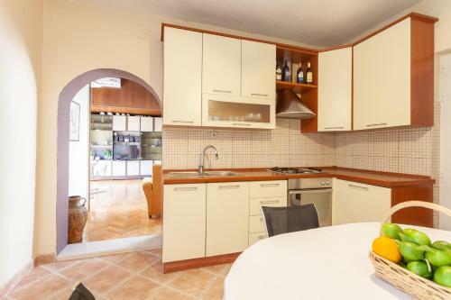 Sea And Lemon Tree Apartment