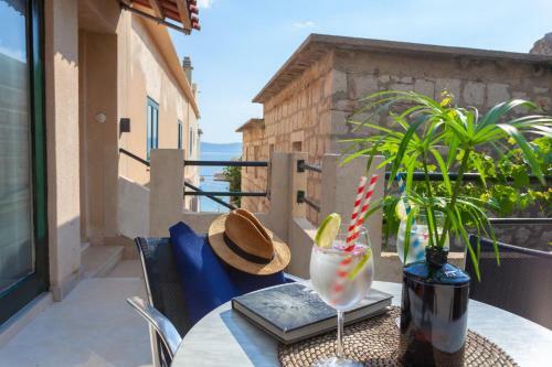 Sea And Lemon Tree Apartment