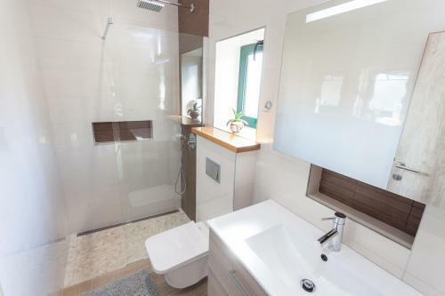 Sea And Lemon Tree Apartment