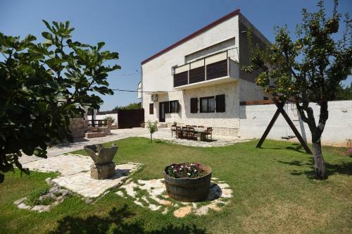 House & Apartment Pala?a