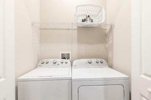 3 Br 3 Ba Luxury Villa 5 Min To Disneyworld Bbq