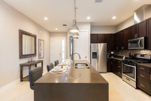 3 Br 3 Ba Luxury Villa 5 Min To Disneyworld Bbq