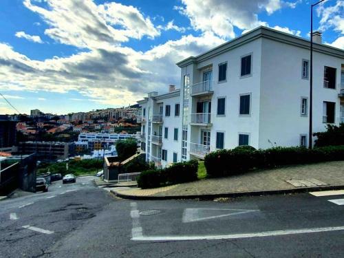 Unique Two-patios Funchal Apartment + Garage