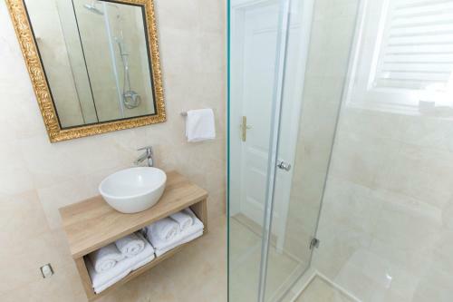 Hostal San Mihael Luxury Rooms