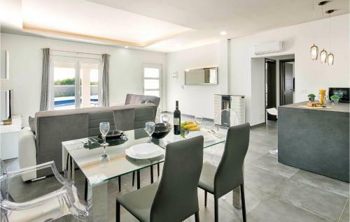 Two-bedroom Holiday Home In Filipana