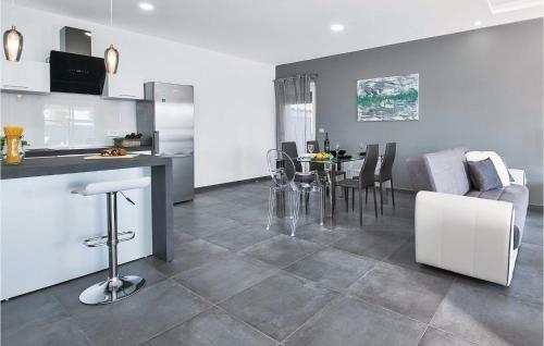 Two-bedroom Holiday Home In Filipana