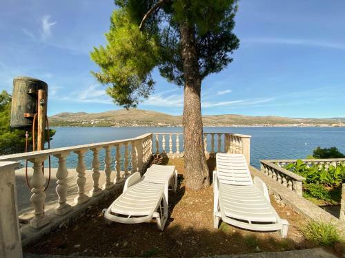 Seaview & Beachfront Apartments Jakov
