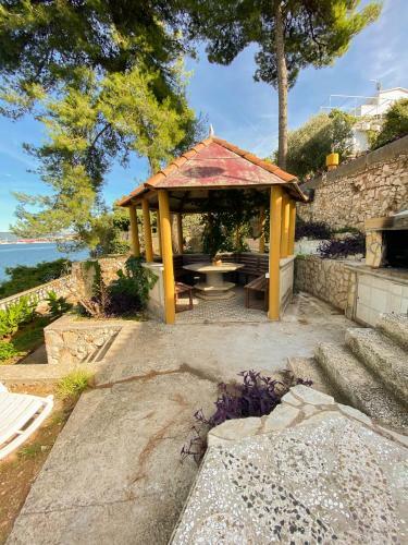 Seaview & Beachfront Apartments Jakov