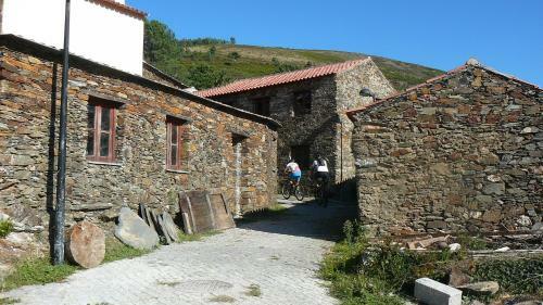 Hostal Portantiqua, Guest House