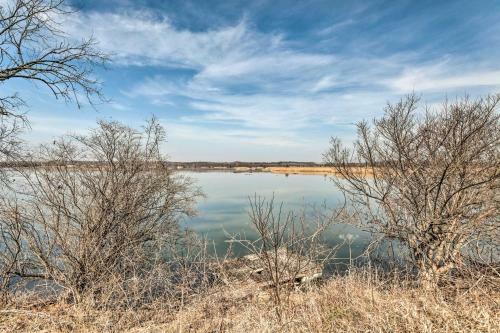 Renovated Home With Deck, Steps To State Park!