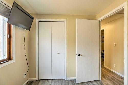 Renovated Home With Deck, Steps To State Park!