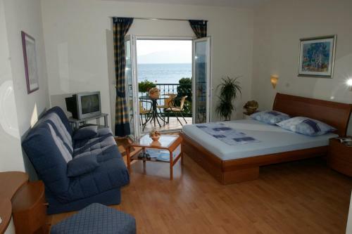 Apartments On The Beach-drvenik