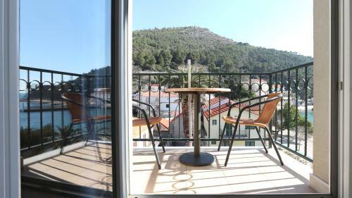 Apartments On The Beach-drvenik