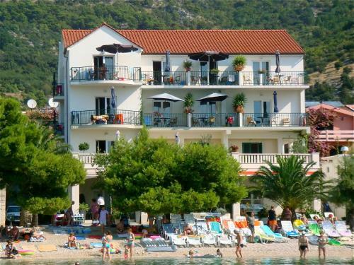 Apartments On The Beach-drvenik