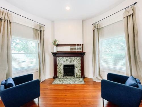Stylish Spacious Apartment With King And Queen Beds