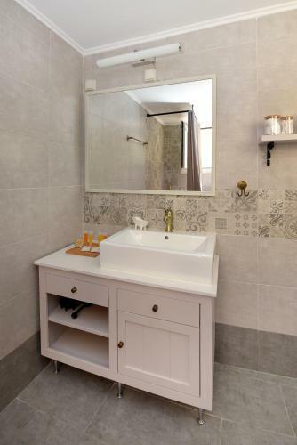 Almanza Apartment Syros