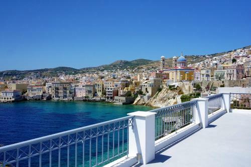 Hostal Pafsilipon Suites