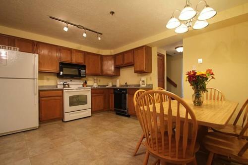 Hotel Nautical Mile Resort