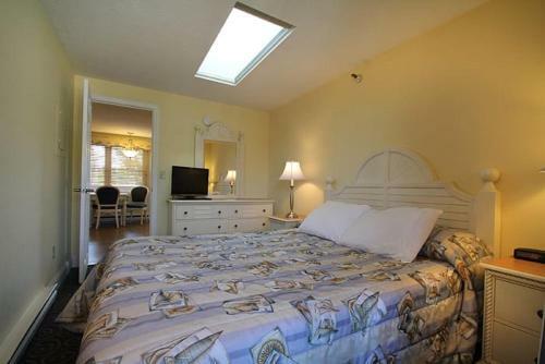 Hotel Nautical Mile Resort