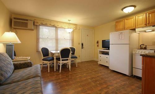 Hotel Nautical Mile Resort